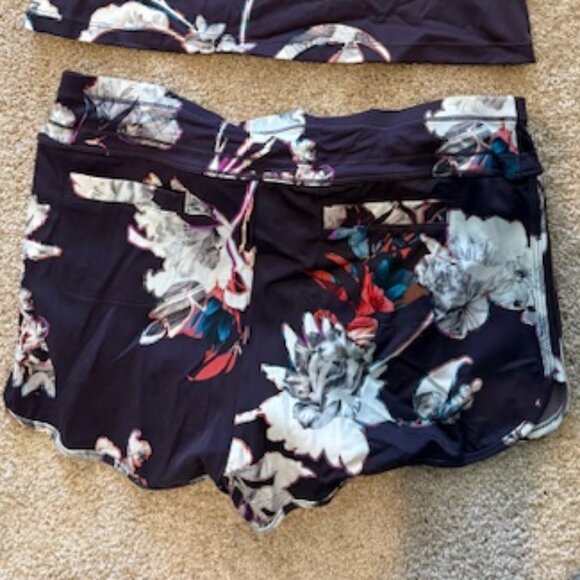 Athleta swim shorts in Floral print size Med - Picture 2 of 3
